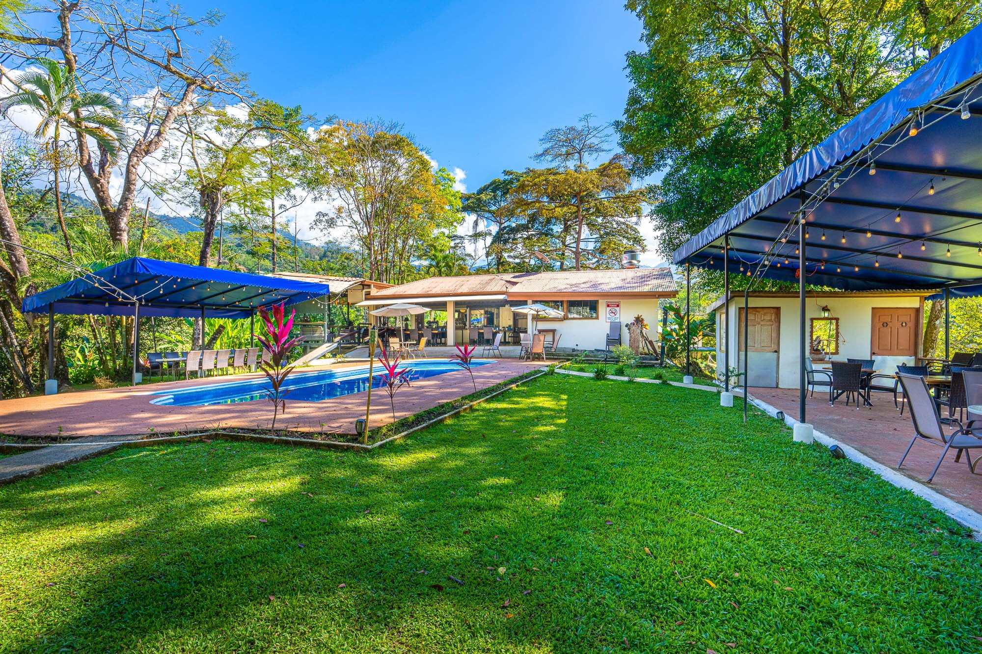 Popular Active Uvita Restaurant on the Costanera with Entertainment