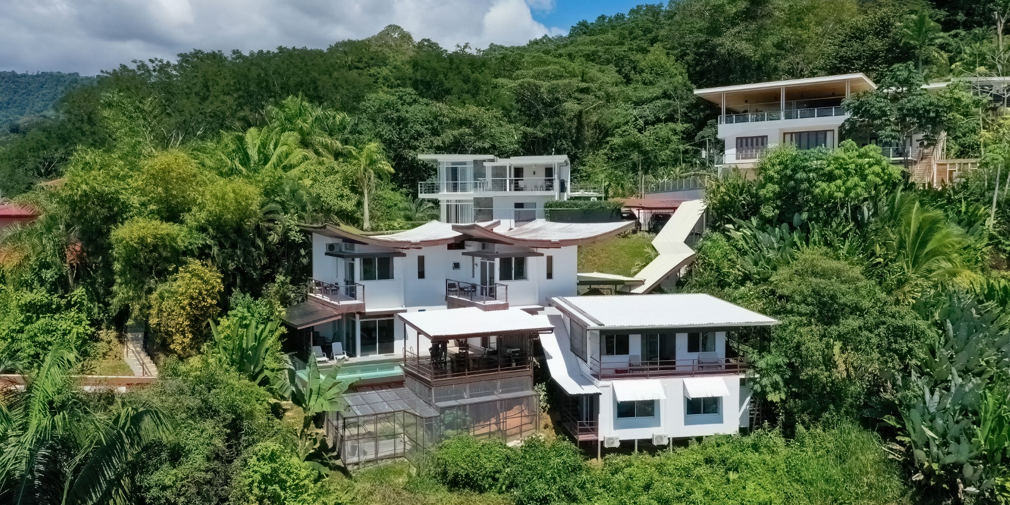 Magnificent 3Bedroom Ocean View Home Plus 3Bedroom Guesthouse Perfect