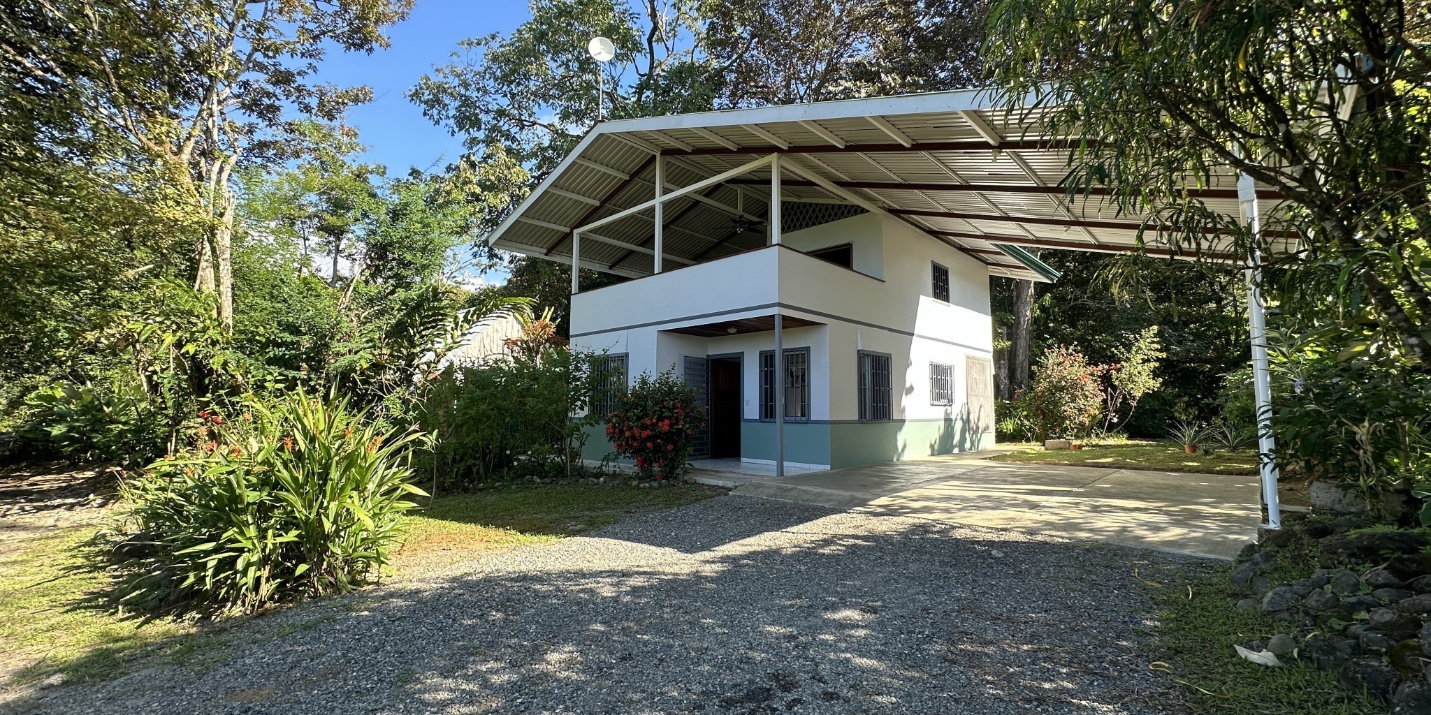 Breezes, Trees & Monkeys Your Affordable 3Bedroom Costa Rican Haven