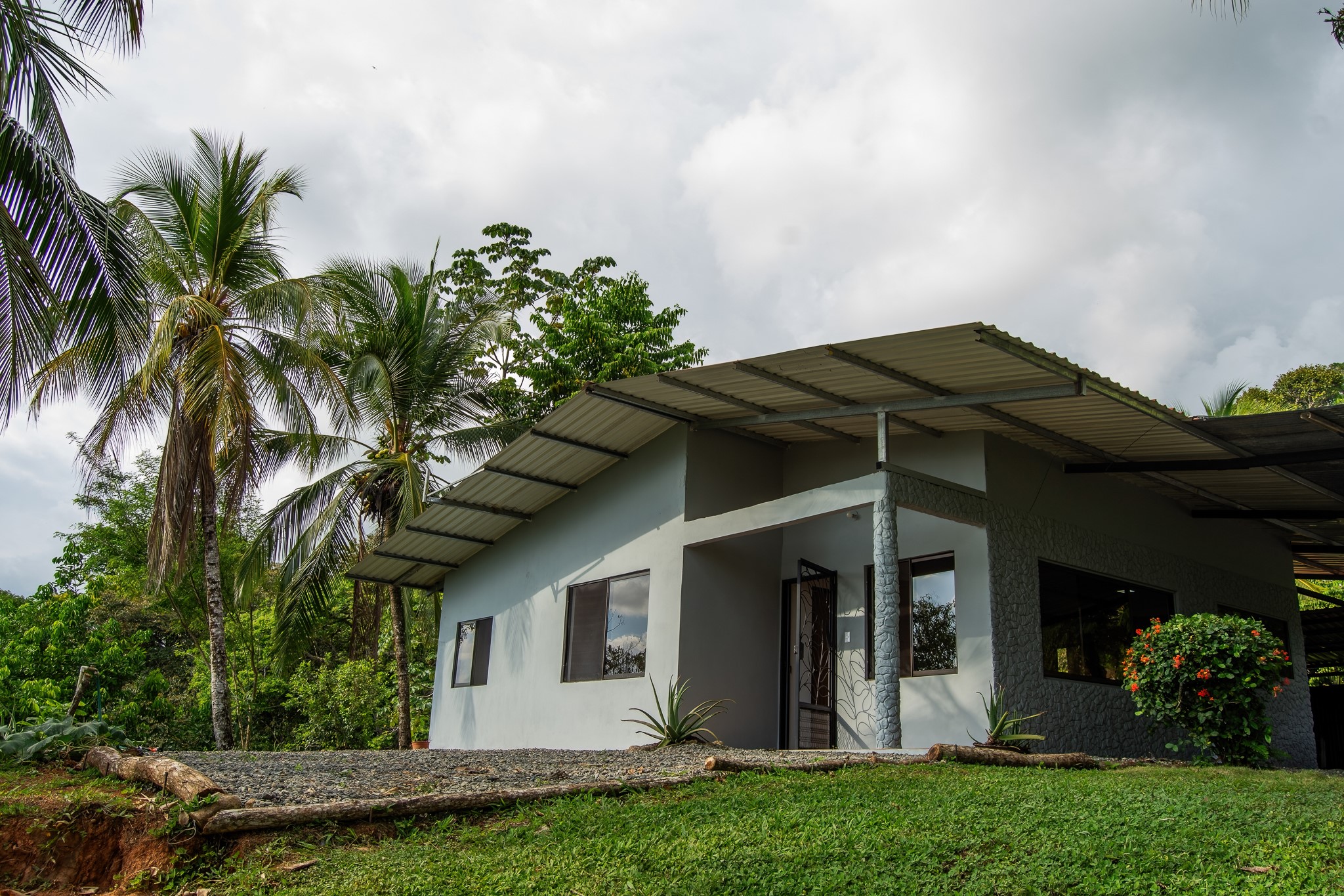 Cozy 3Bedroom Home with Ocean Views in Hatillo near Dominical Costa