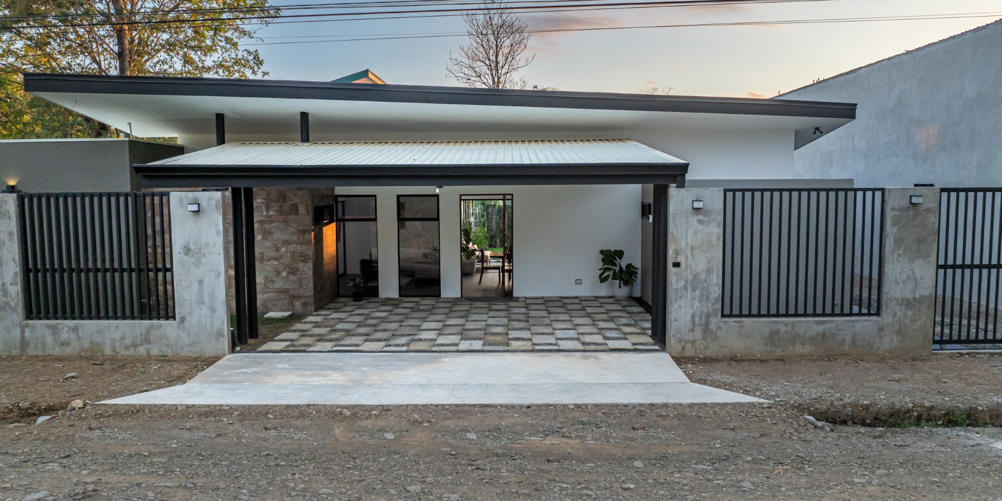 Stylish Brand New 3Bedroom Villa with Gated & Fenced Yard in Uvita